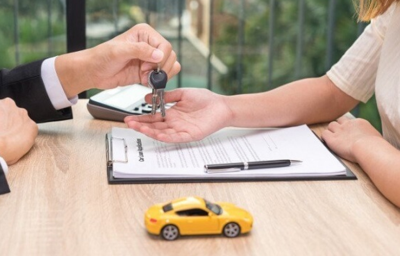 Bước 1: Làm hợp đồng mua bán xe ô tô và công chứng