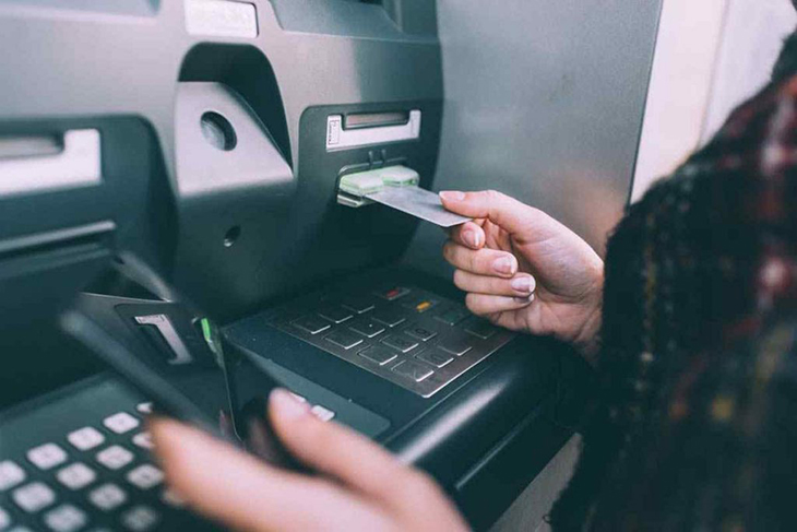 Người lao động có thể nhận trợ cấp thông qua ATM
